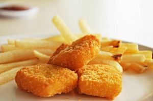 Nuggets und Pommes lieben alle Kinder